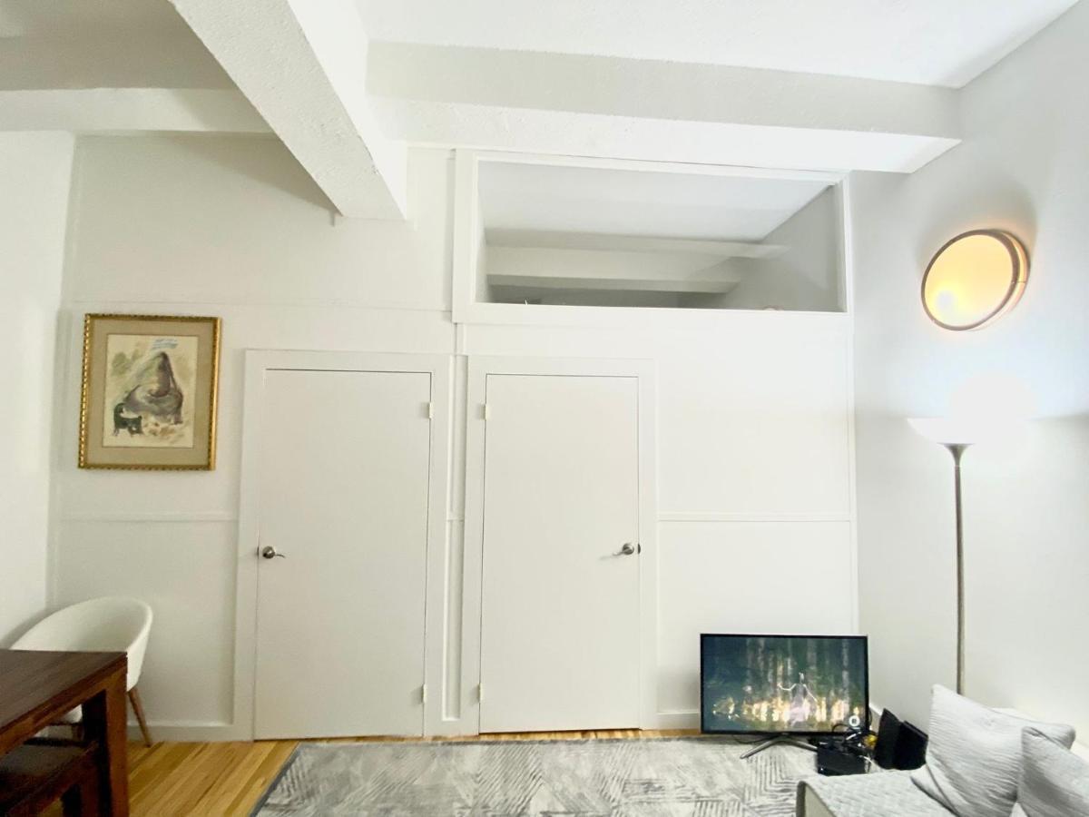 Luxury Apartments Next To Times Square Ню Йорк Екстериор снимка
