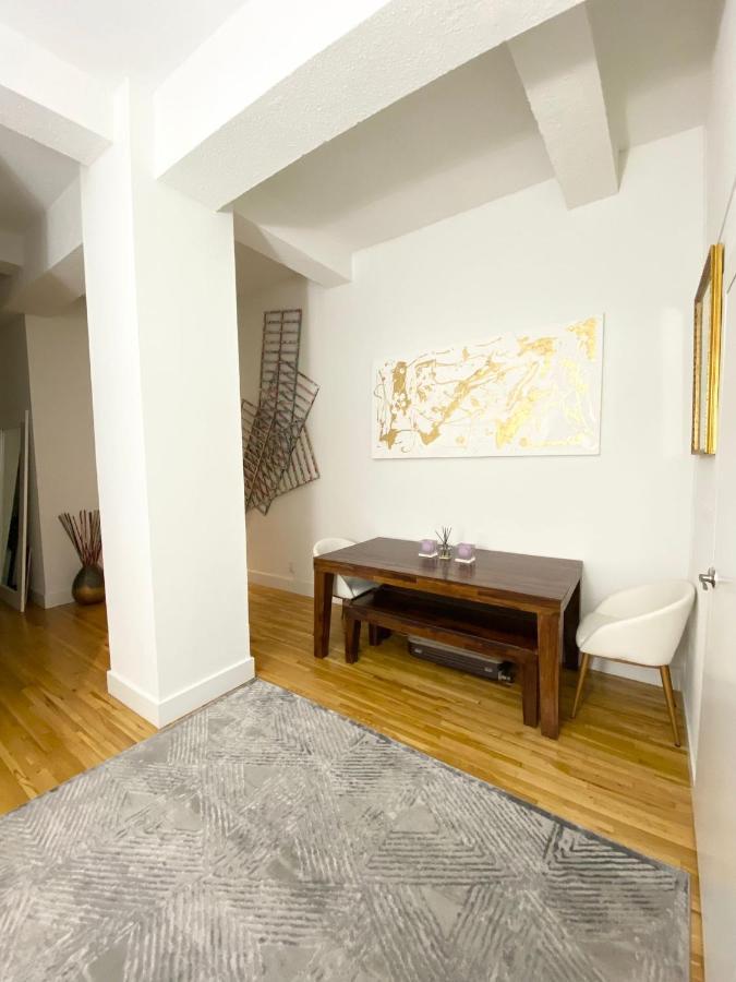 Luxury Apartments Next To Times Square Ню Йорк Екстериор снимка