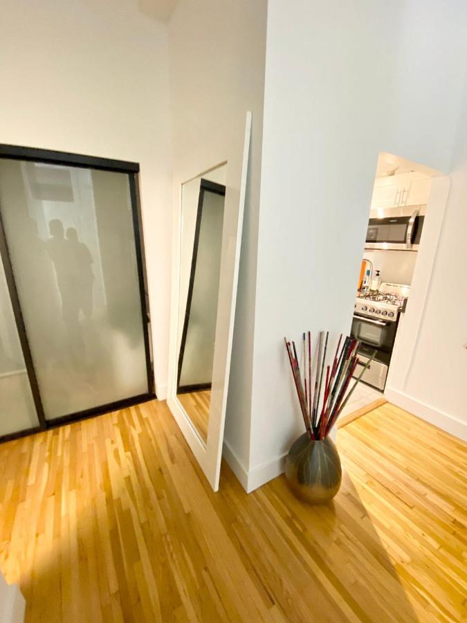 Luxury Apartments Next To Times Square Ню Йорк Екстериор снимка
