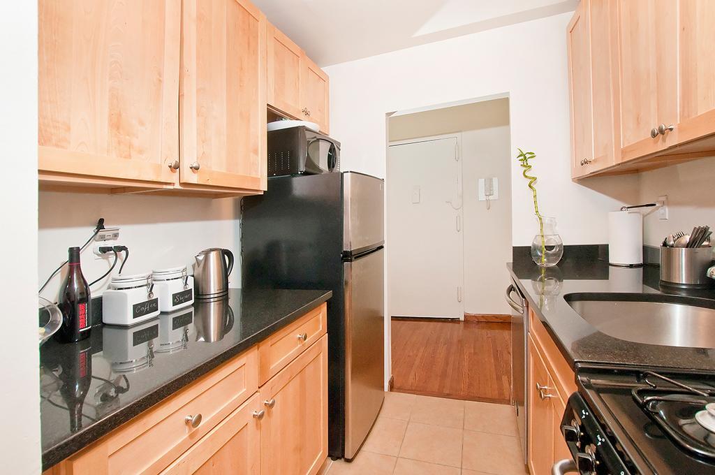 Luxury Apartments Next To Times Square Ню Йорк Стая снимка