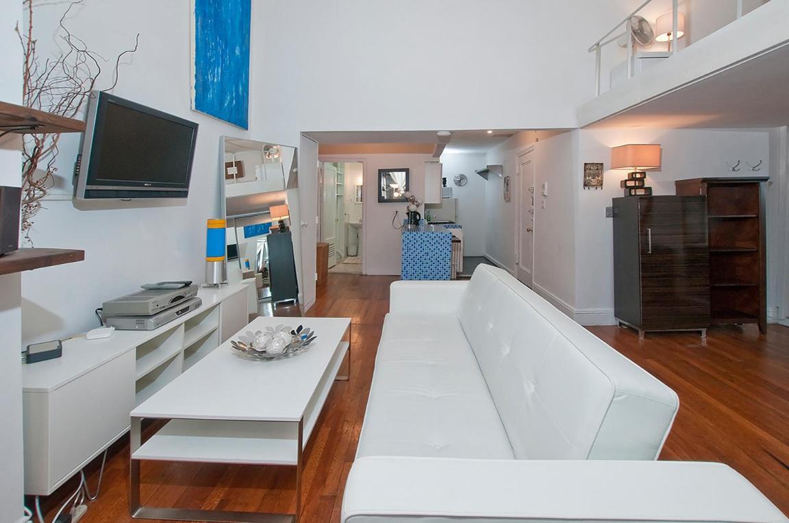 Luxury Apartments Next To Times Square Ню Йорк Екстериор снимка