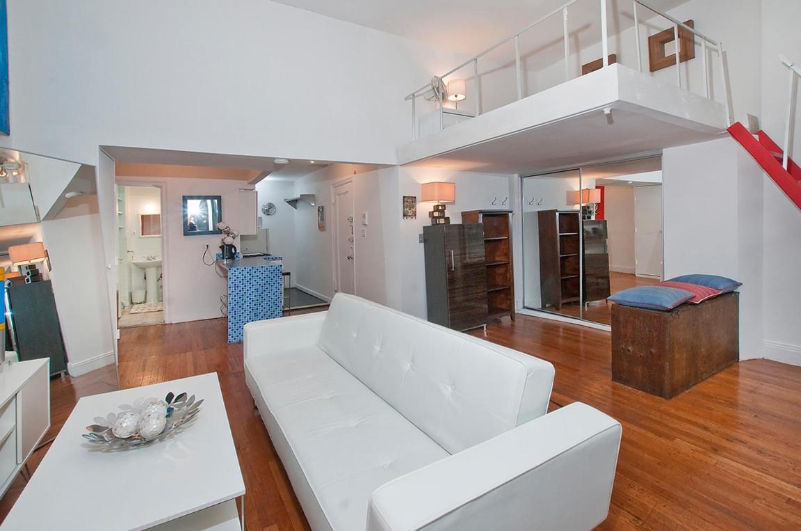 Luxury Apartments Next To Times Square Ню Йорк Екстериор снимка