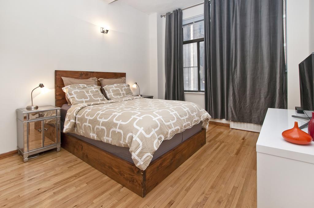 Luxury Apartments Next To Times Square Ню Йорк Стая снимка