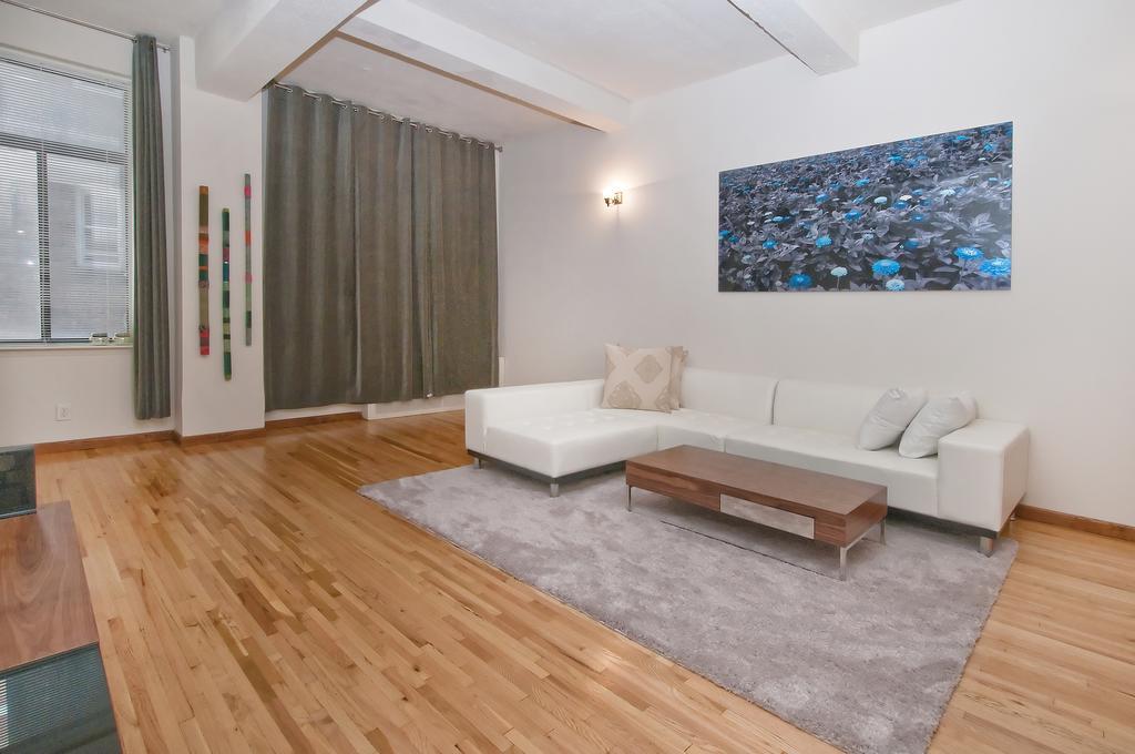 Luxury Apartments Next To Times Square Ню Йорк Стая снимка